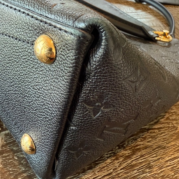 Louis Vuitton V Tote - Picture 7 of 11